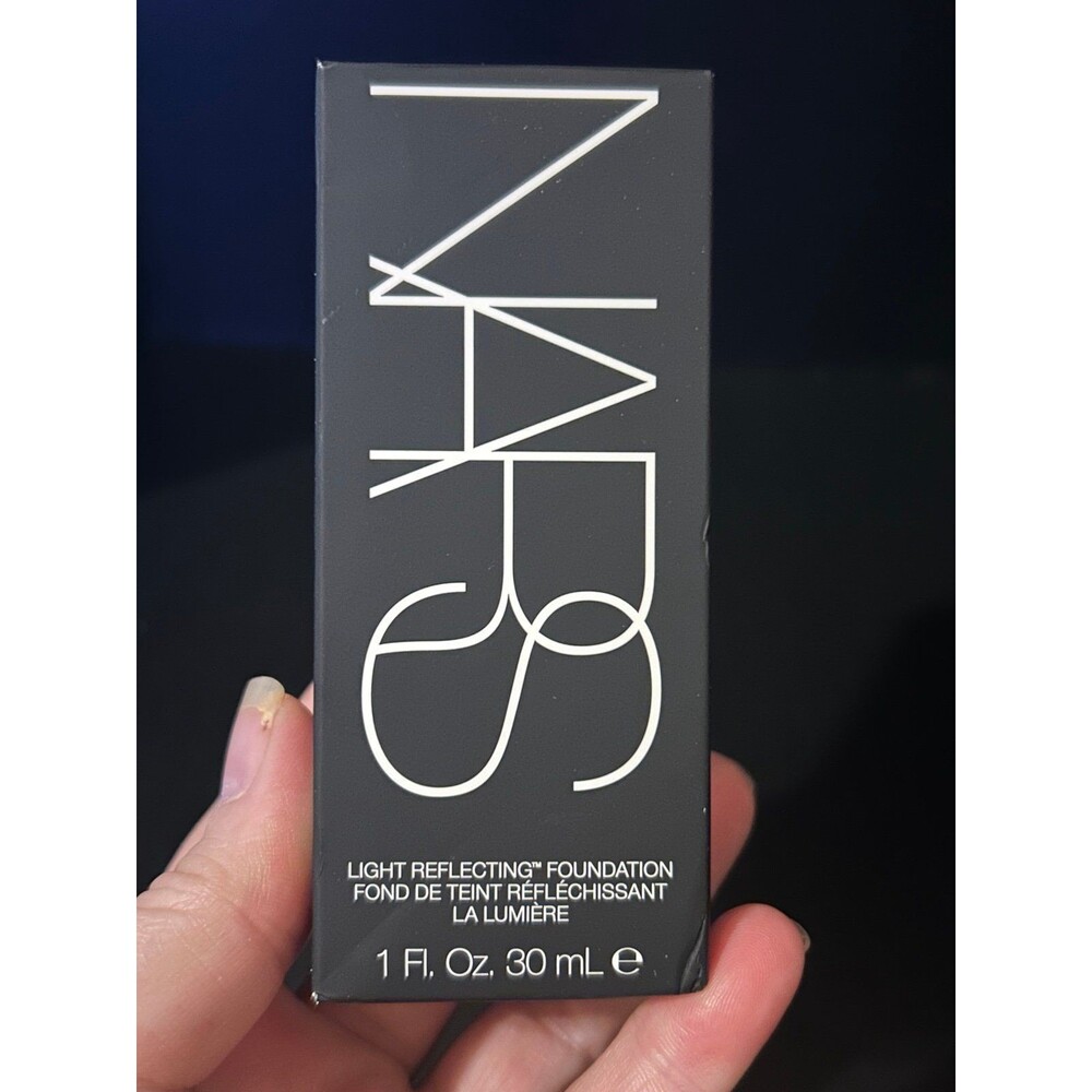 NARS Light Reflecting Foundation in Light 4 Deauville - 1 Fl. Oz. 30 mL